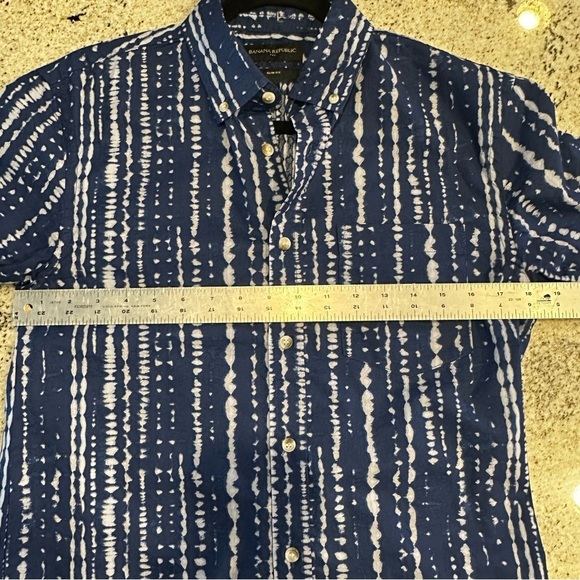 Banana Republic Black and Gray Casual Button Down Shirt - Picture 5 of 6